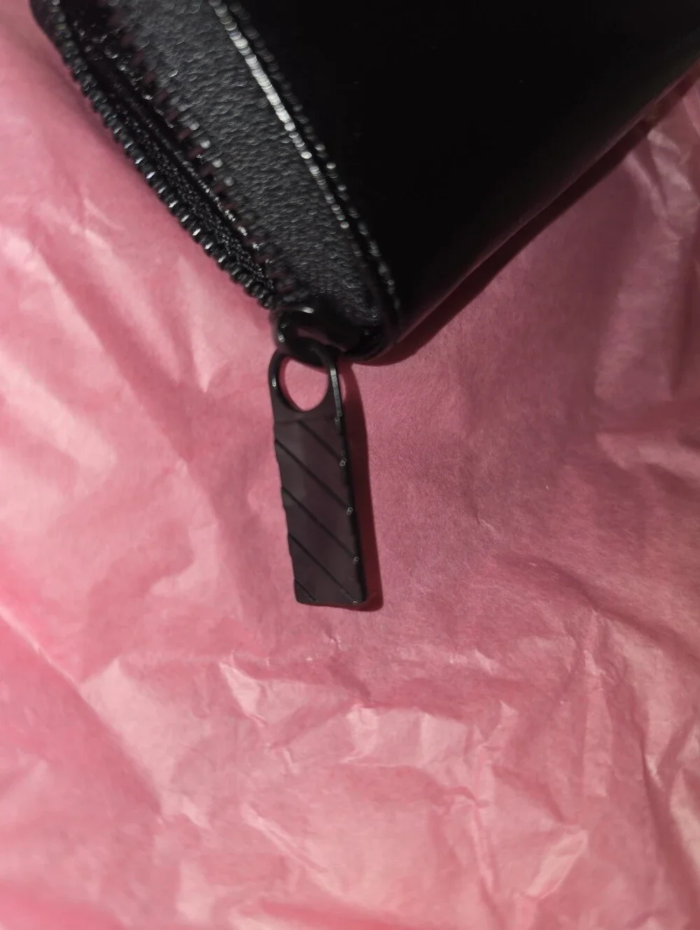 NWOT Off-White Jitney 